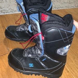 WOMENS DC SNOWBOARD BOOTS